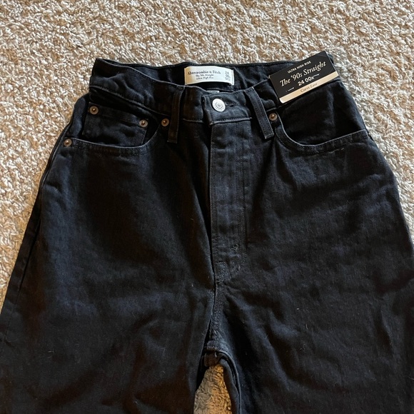 Abercrombie & Fitch Curve Love Ultra High Rise 90s Straight Jean - Picture 6 of 7